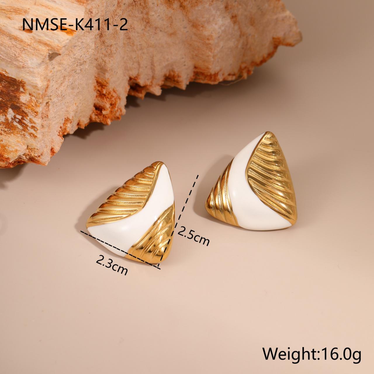 Women's Vintage Gold Textured Enamel Earrings - 80s Retro Fashion Stud Earrings