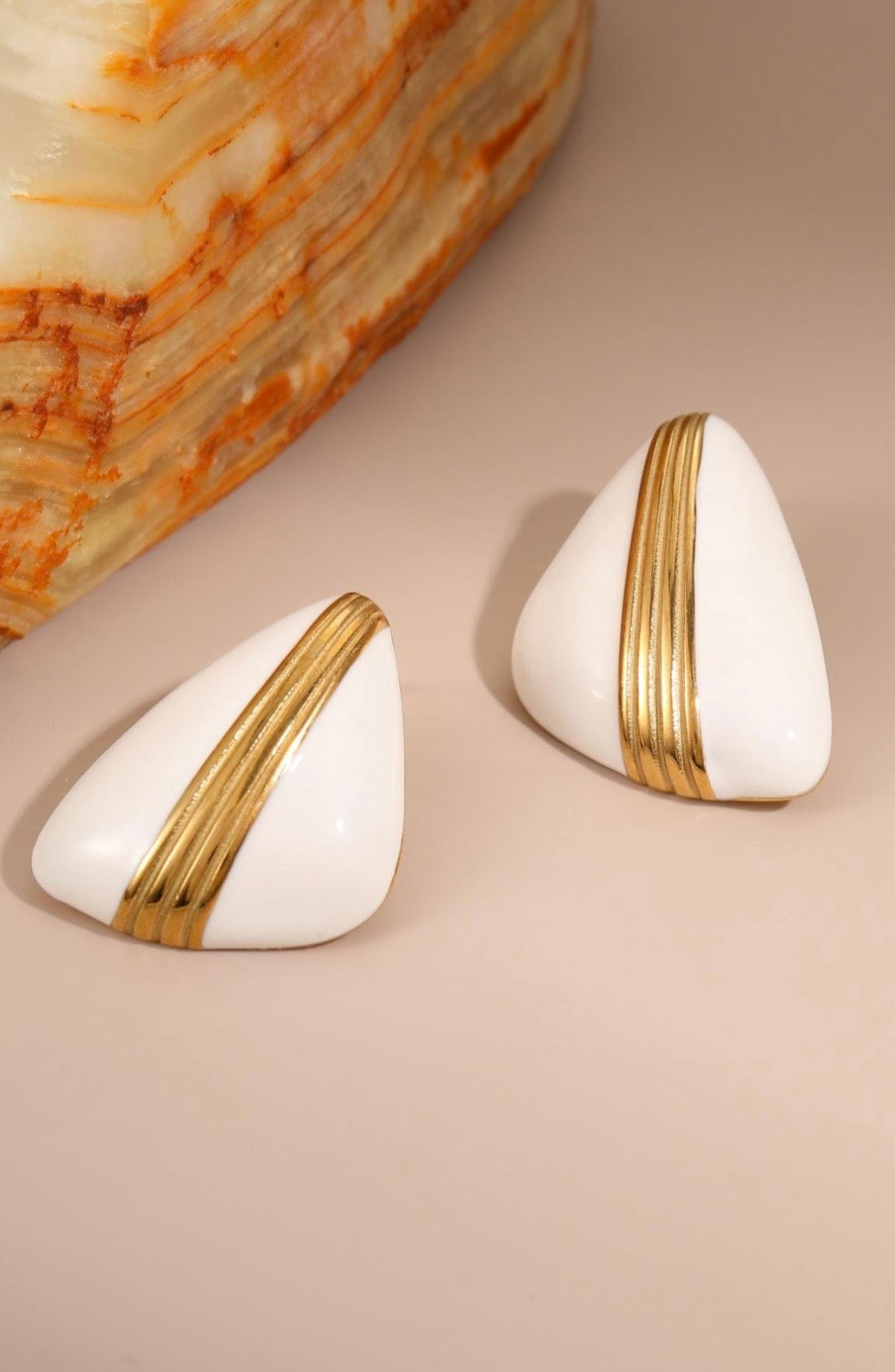 Women's Vintage Gold Textured Enamel Earrings - 80s Retro Fashion Stud Earrings