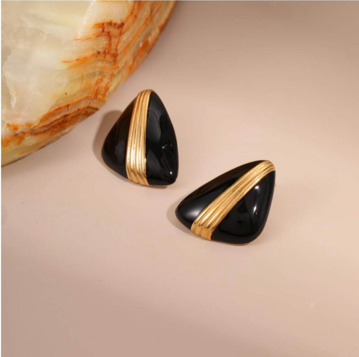 Women's Vintage Gold Textured Enamel Earrings - 80s Retro Fashion Stud Earrings